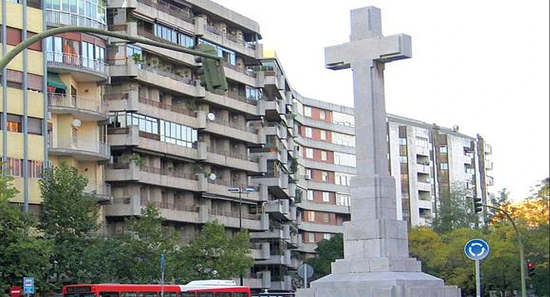 Exigen al Ayto. de Cáceres retirar la cruz de los caídos en la reforma de Cánovas