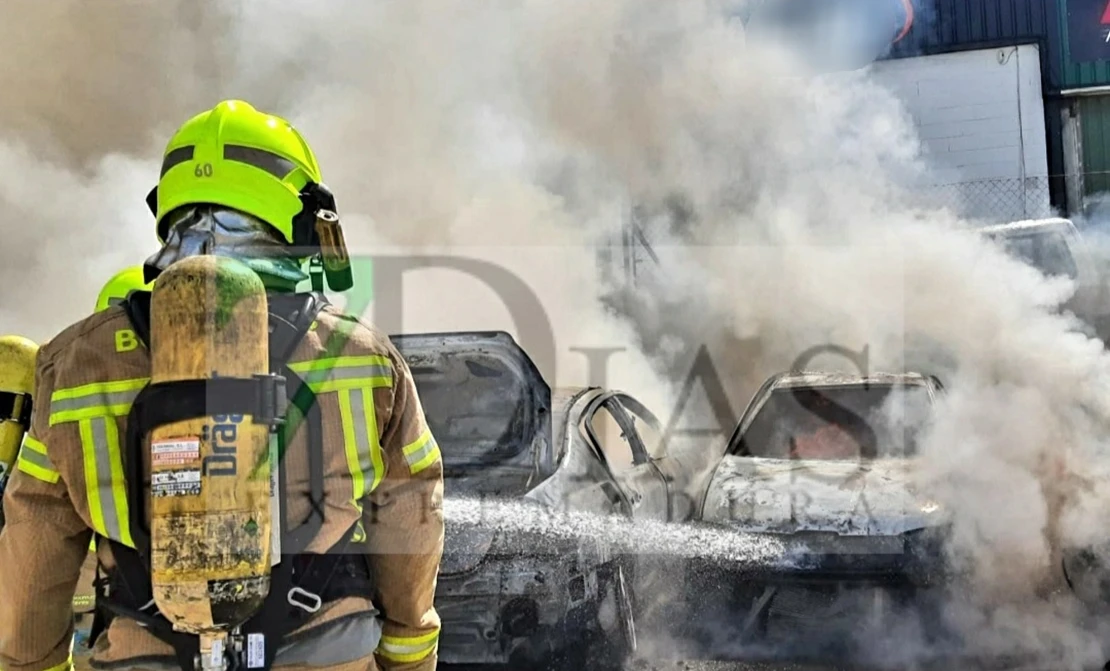 Se incendian varios vehículos en el polígono industrial de Coria (CC)