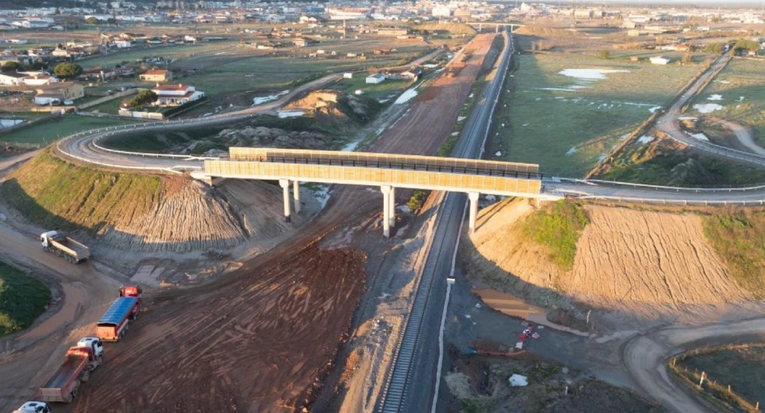 El Gobierno autoriza las obras para electrificar el tramo de alta velocidad Talayuela-Plasencia