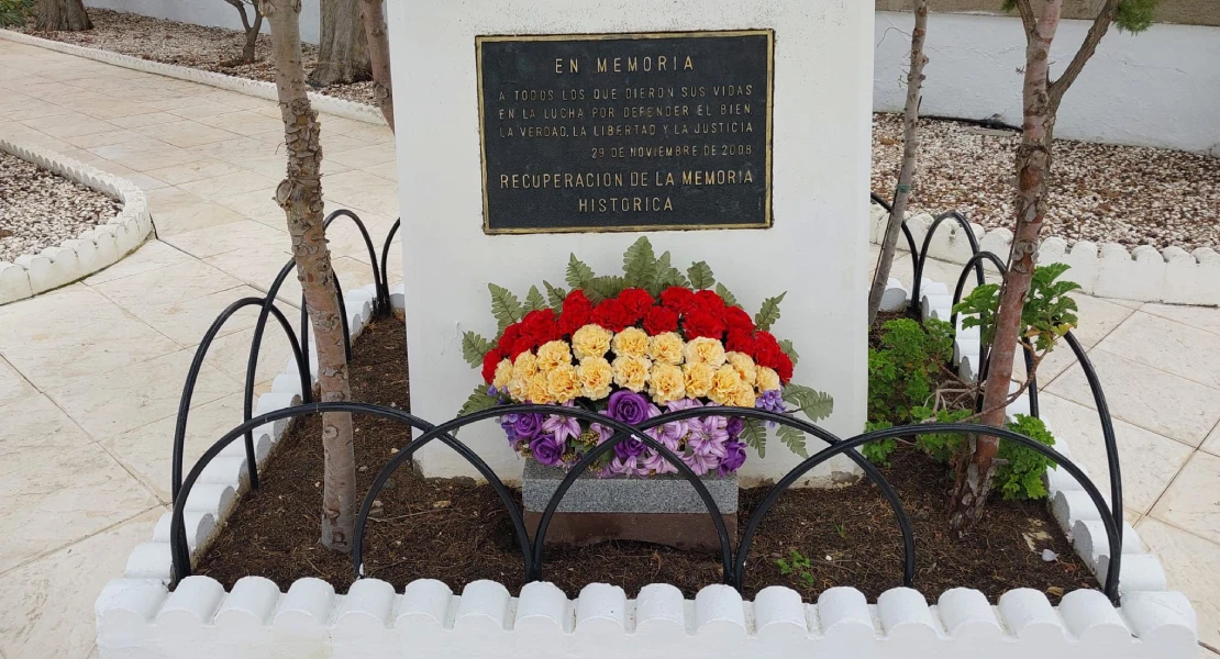 Denuncian la "censura a la Memoria Histórica" en el Cementerio de santa Marta de los Barros