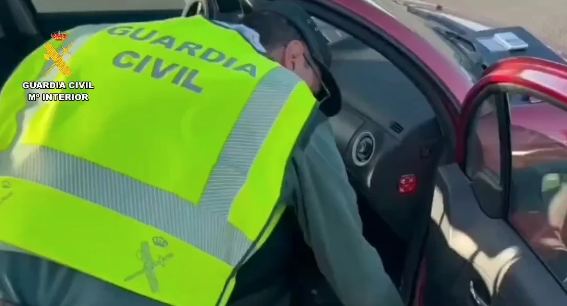Se pone nervioso y la Guardia Civil descubre droga en su vehículo en Extremadura