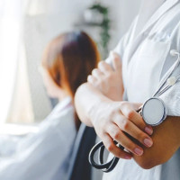 La ley permitirá recetar medicamentos a fisioterapeutas y enfermeras