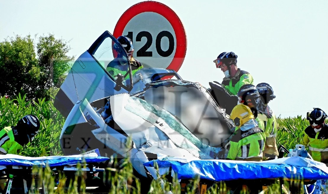 Grave accidente en la A-5: espectacular rescate de los bomberos