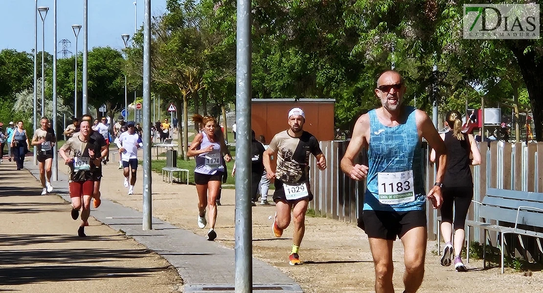 Imágenes del IV Cross Militar 'El héroe' en Badajoz