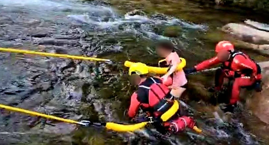 Quedan atrapadas dos personas por la corriente en Extremadura