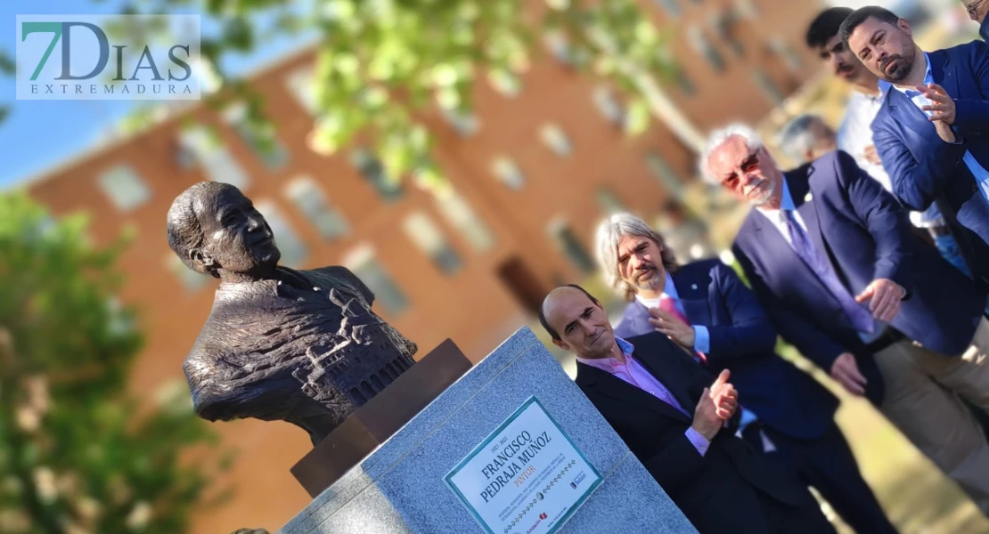 Homenajean a Francisco Pedraja a través de esta obra en Badajoz