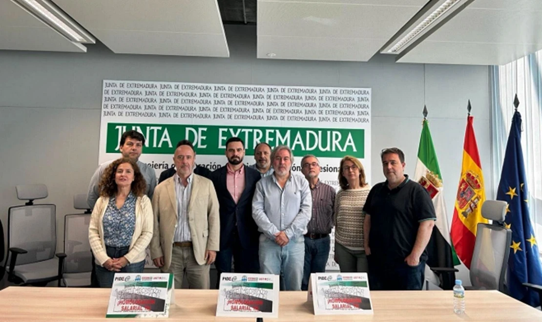 Las organizaciones sindicales se encierran en el edificio III Milenio