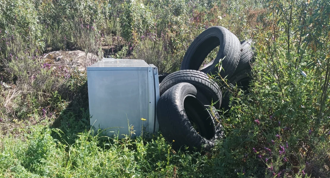 Exigen medidas ante la presencia de enseres en los caminos de un municipio cacereño