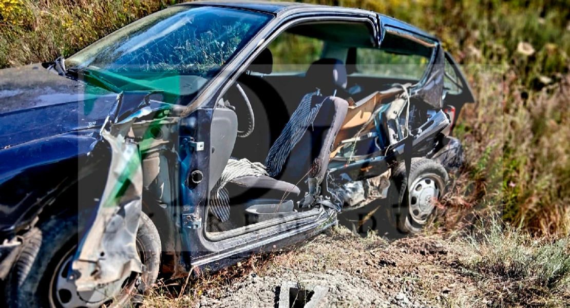 Una persona atrapada tras accidentarse en la EX-214 (BA)