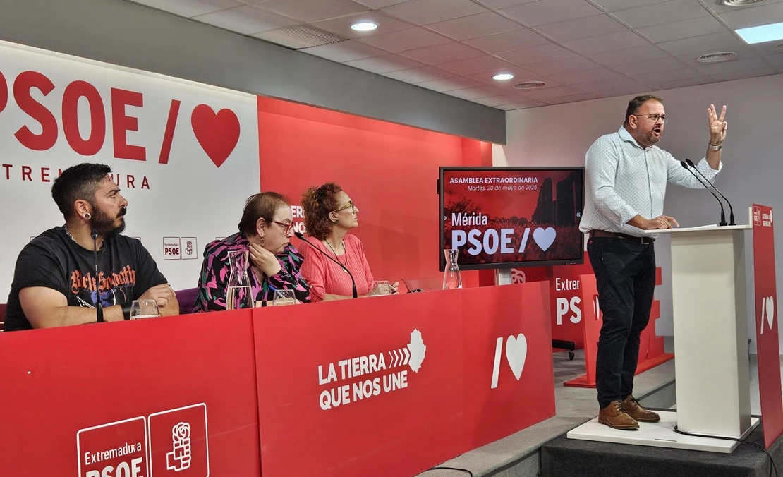 Osuna reelegido secretario general del PSOE en Mérida