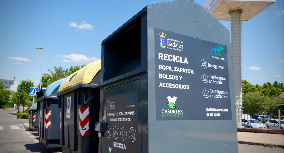 Badajoz instala 30 nuevos contenedores destinados al textil y calzado usado