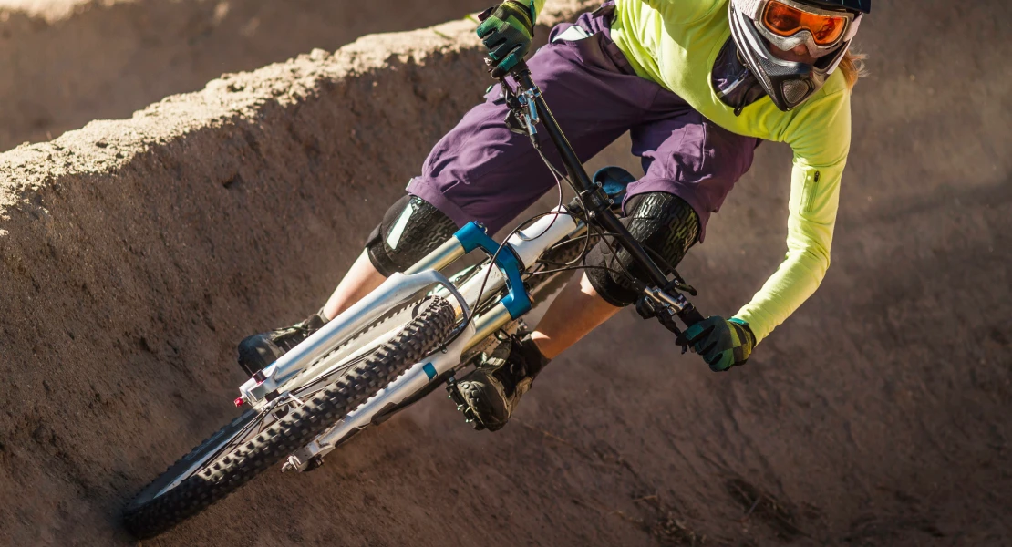 200 pilotos de BMX de distintas nacionalidades se miden las caras en el circuito de Badajoz