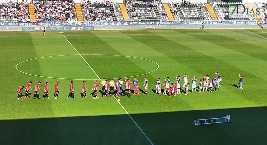 El Badajoz no pasa del empate y se lo jugará todo en Azuaga