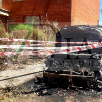 Vuelve a pasar: arde otro vehículo en las calles de Badajoz