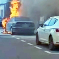 Arde un vehículo en plena vía pública en Don Benito (BA)
