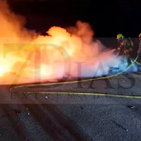 Bomberos y policía intervienen en un incendio en el barrio cacereño de Aldea Moret