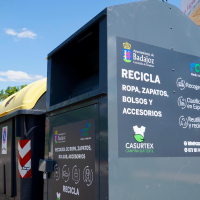 Badajoz instala 30 nuevos contenedores destinados al textil y calzado usado