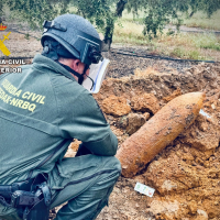 Desactivan una bomba de la Guerra Civil en una finca extremeña