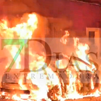 Continúa la epidemia de coches calcinados en Badajoz: arde otro esta madrugada