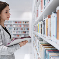 El Gobierno ha becado a más de 110.000 alumnos extremeños desde 2019