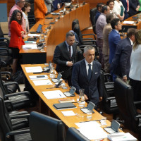 VOX abandona el hemiciclo extremeño en la toma de posesión de Gallardo
