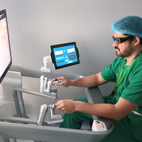 El robot que salva vidas en Extremadura: realizan 80 operaciones con HUGO RAS