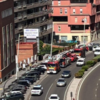 Los bomberos desalojan el colegio Maristas de Badajoz