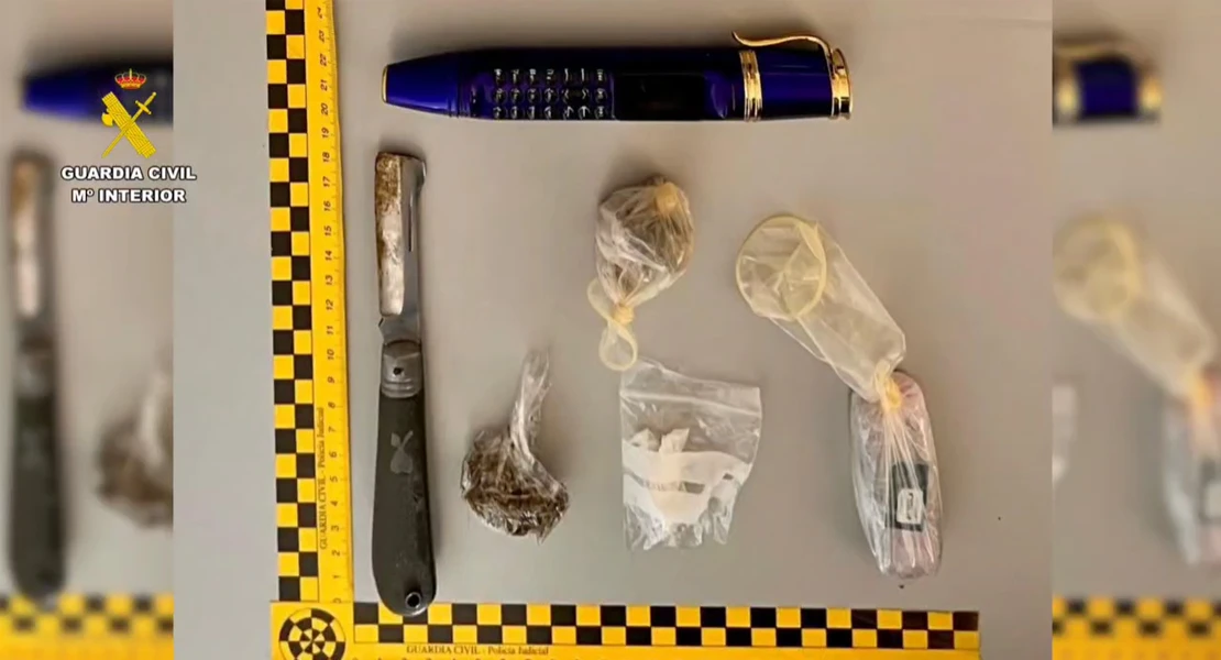 Una mujer intenta introducir teléfonos, una navaja y droga en la cárcel de Cáceres