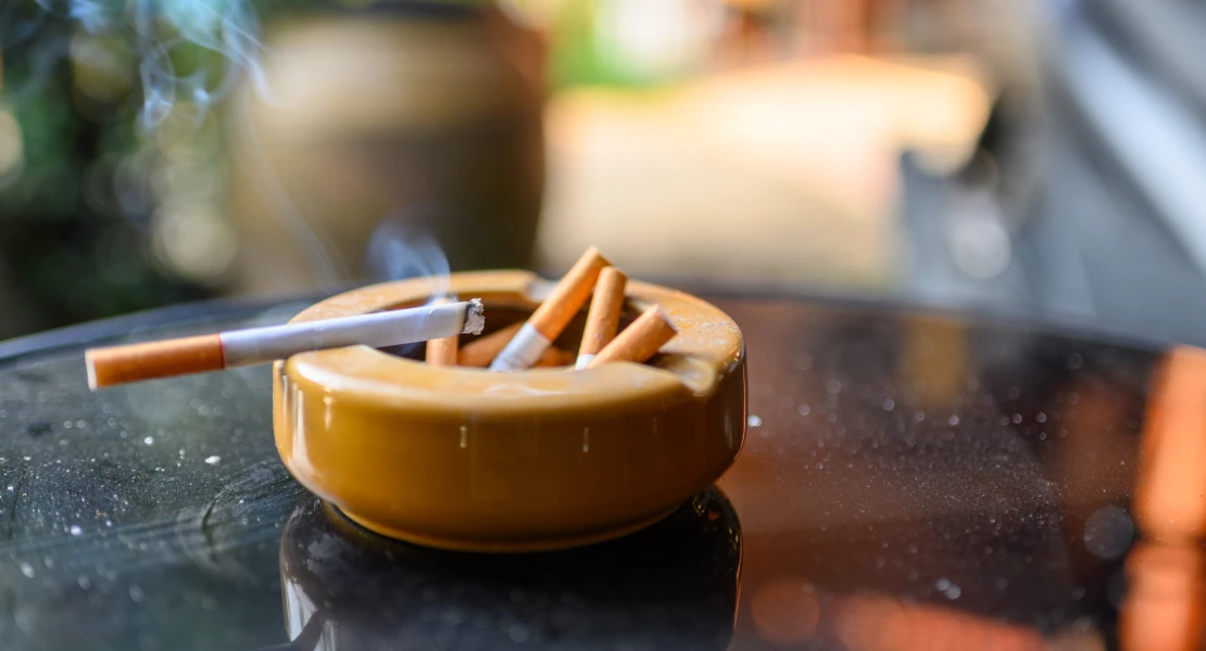Piscinas, terrazas y vehículos de trabajo: Sanidad avanza los nuevos espacios sin humo