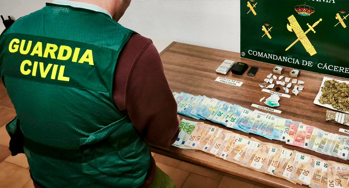 Desmantelan un punto de drogas tras un año de investigación en Alcántara (CC)