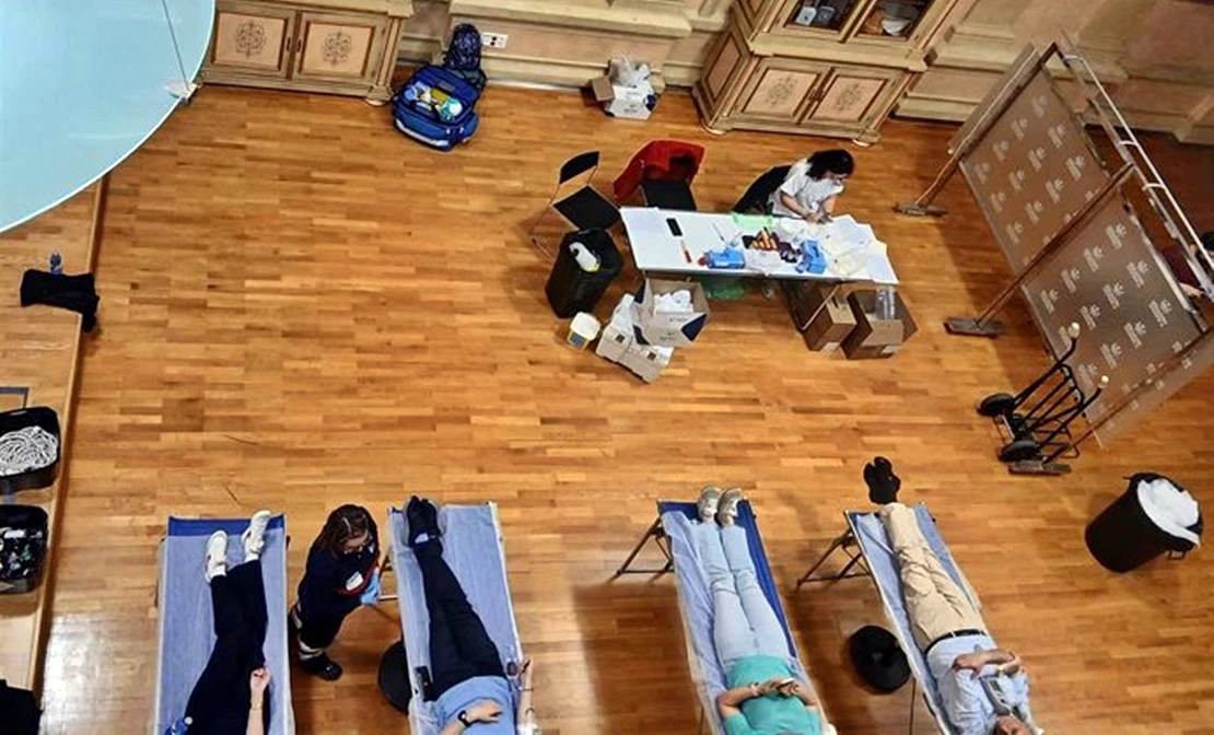 El personal de la Diputación de Badajoz dona sangre para ayudar en intervenciones y tratamientos