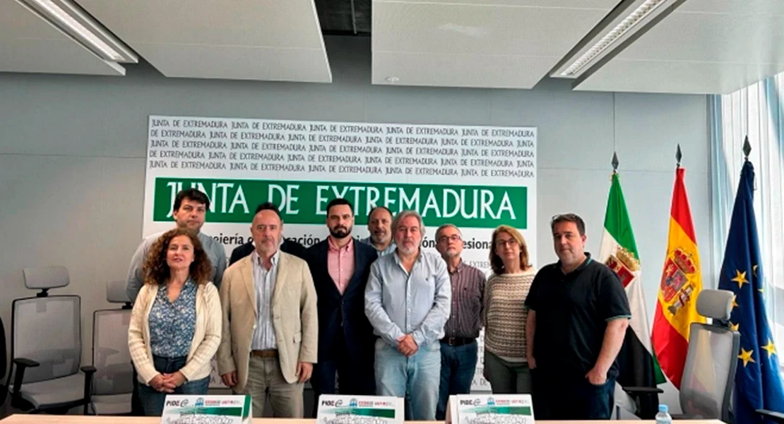 Los sindicatos docentes abandonan su encierro tras la advertencia de la Policía Nacional