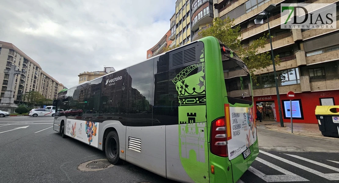 Los mayores de 65 ya pueden viajar gratis en el bus urbano de Cáceres
