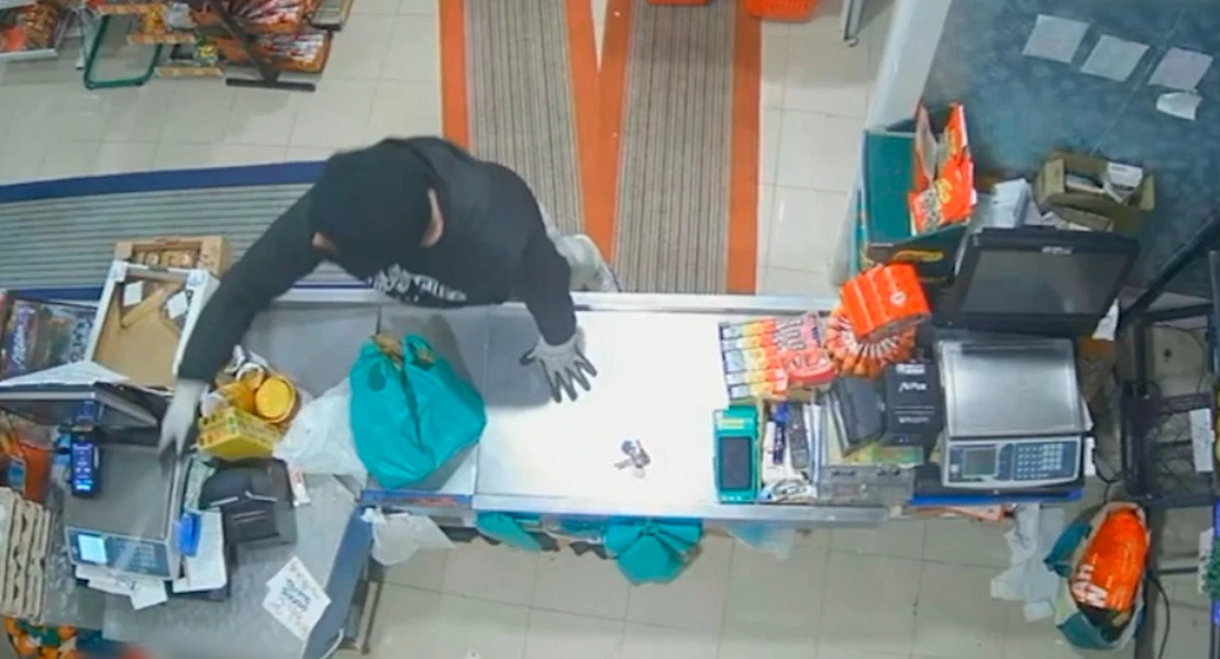 Unas trabajadoras arruinan el atraco a pesar de ser amenazadas con grandes cuchillos