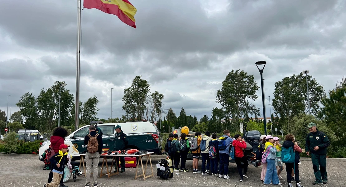 La Guardia Civil de Cáceres acerca su labor a 750 escolares con una macroexhibición de medios