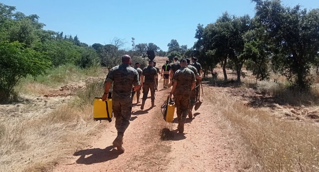 Los bomberos del CPEI instruyen a guardias civiles y militares para posibles incendios