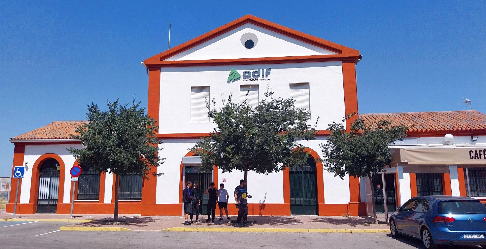 Un matrimonio queda atrapado más de una hora en la estación de tren de Almendralejo