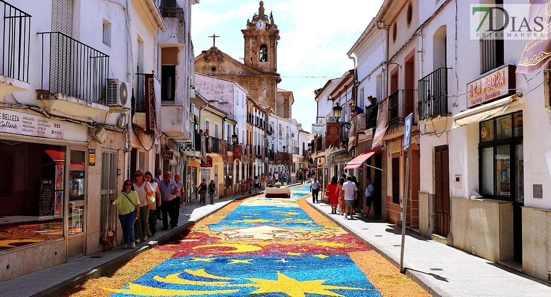 Arte efímero en San Vicente de Alcántara: el Corpus Christi llena las calles de color