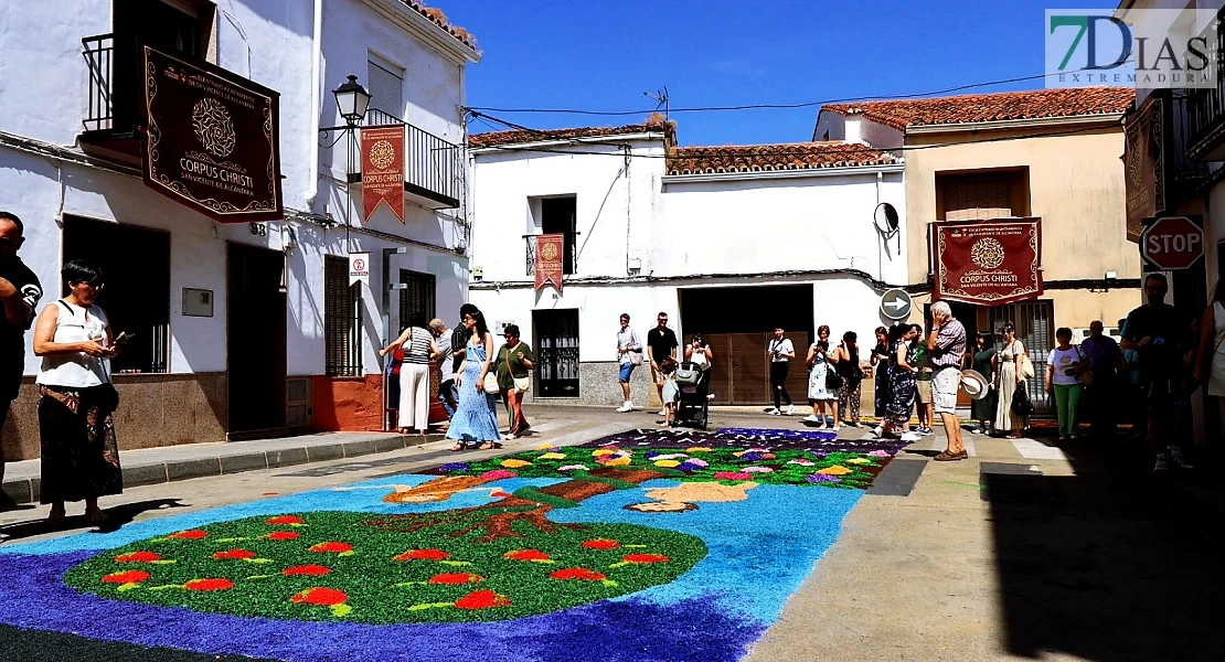 Arte efímero en San Vicente de Alcántara: el Corpus Christi llena las calles de color