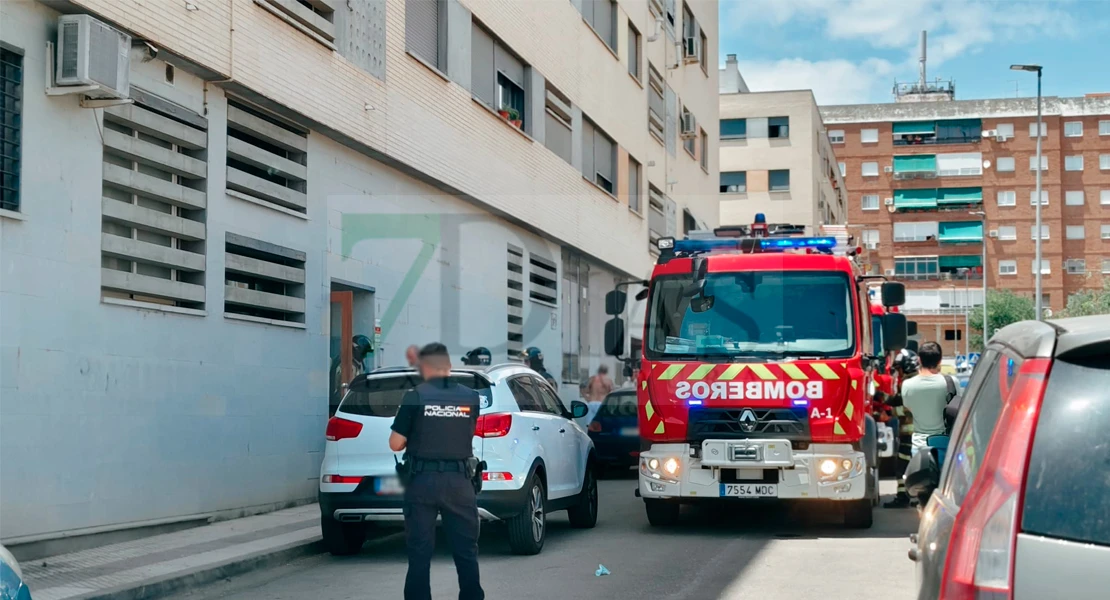 Amplio dispositivo por un incendio de vivienda en la barriada pacense de San Fernando