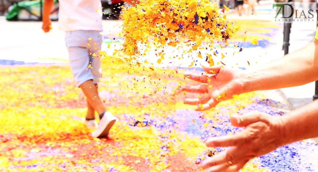 Arte efímero en San Vicente de Alcántara: el Corpus Christi llena las calles de color