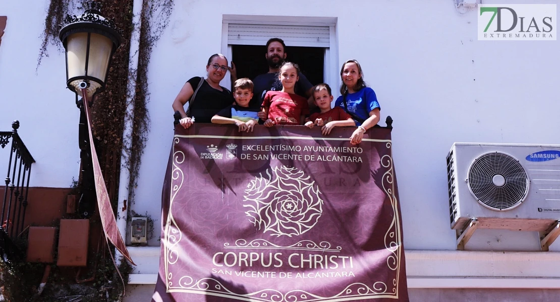 Arte efímero en San Vicente de Alcántara: el Corpus Christi llena las calles de color