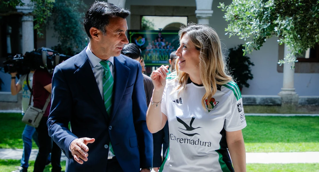 María Guardiola recibe al CP Cacereño tras su ascenso a Primera Federación
