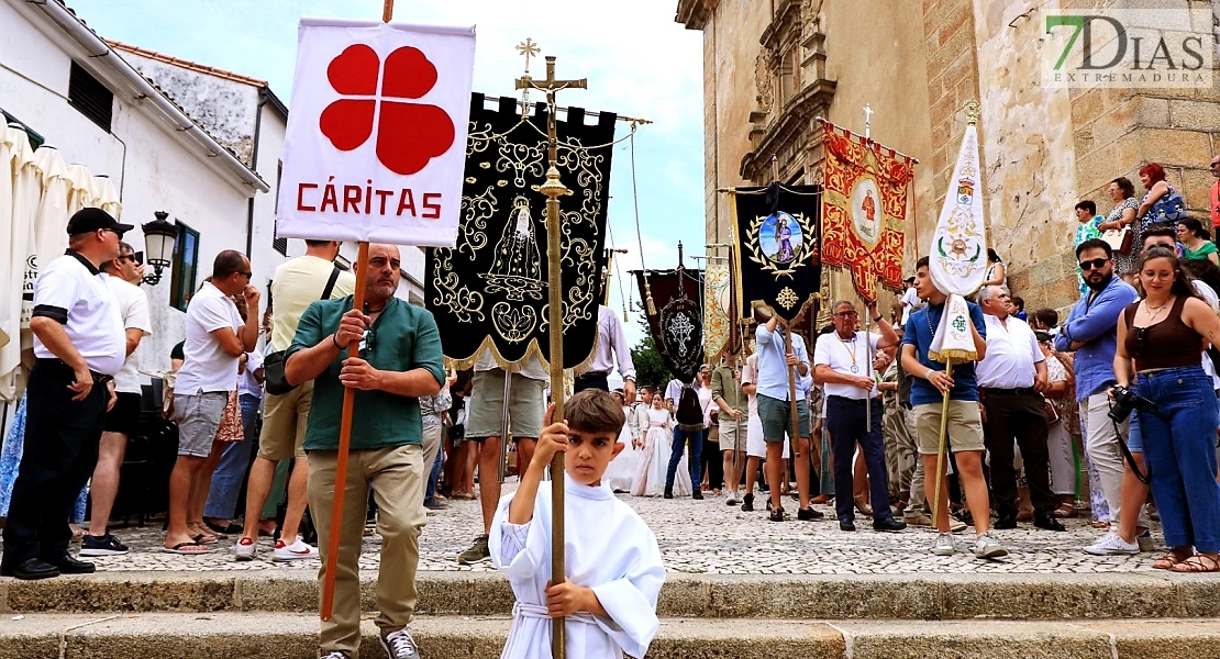 Arte efímero en San Vicente de Alcántara: el Corpus Christi llena las calles de color