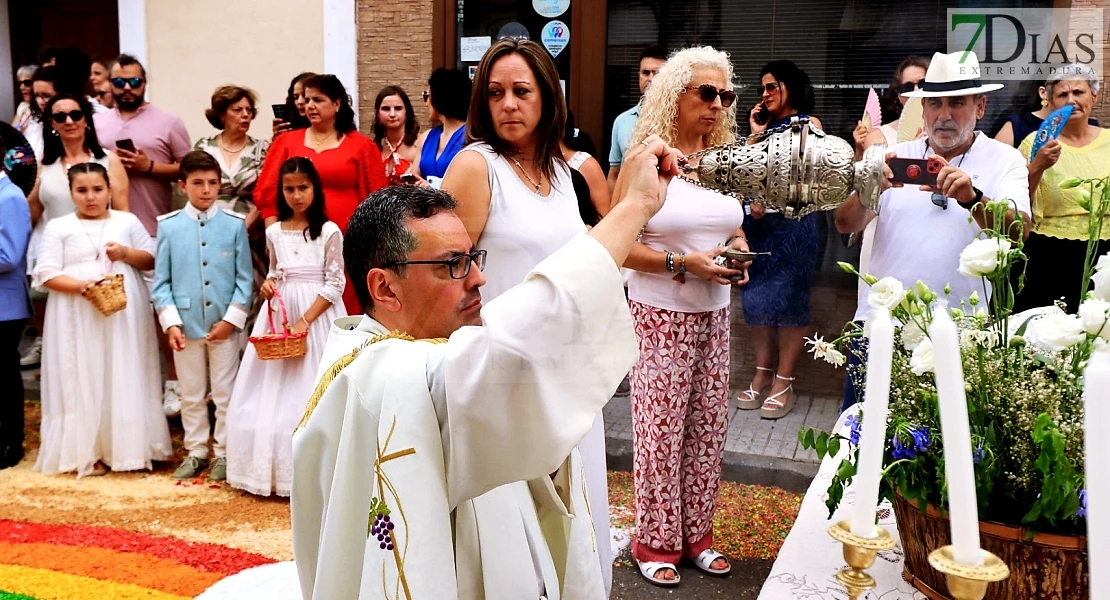 Arte efímero en San Vicente de Alcántara: el Corpus Christi llena las calles de color