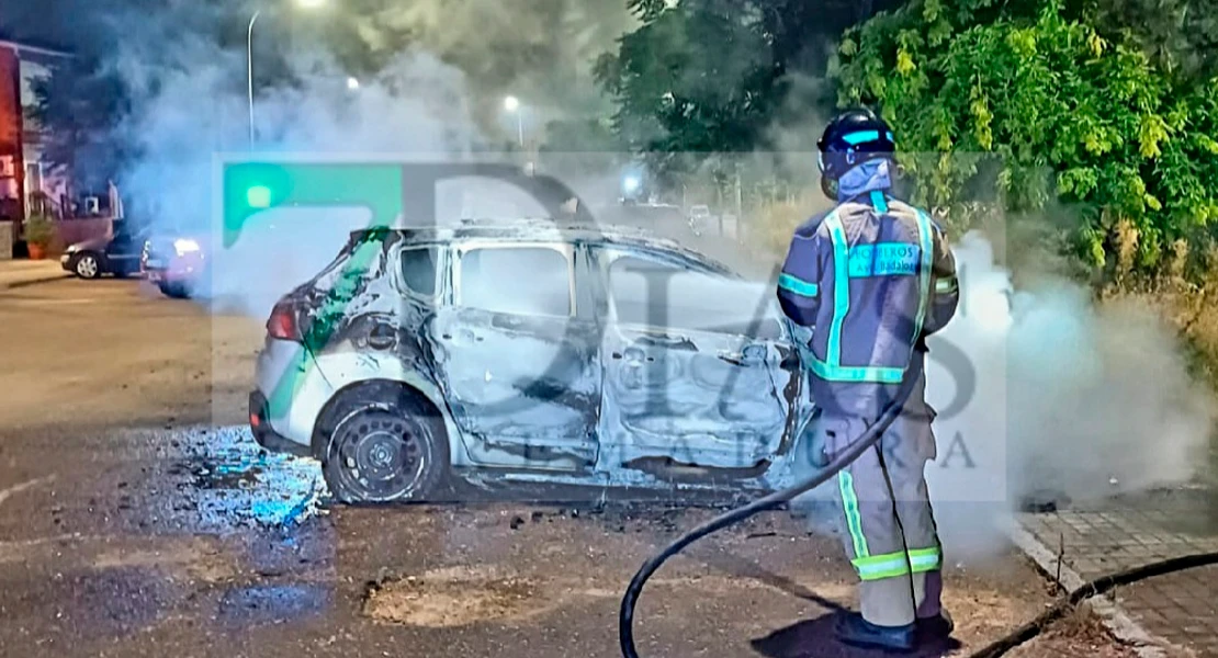 Se incendia un nuevo turismo en Badajoz