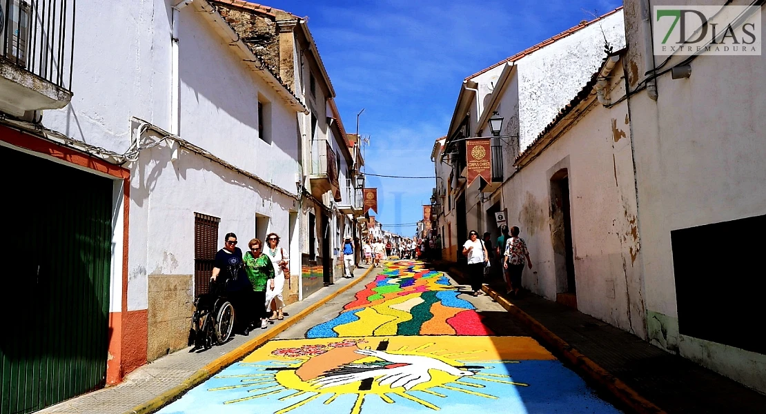 Arte efímero en San Vicente de Alcántara: el Corpus Christi llena las calles de color