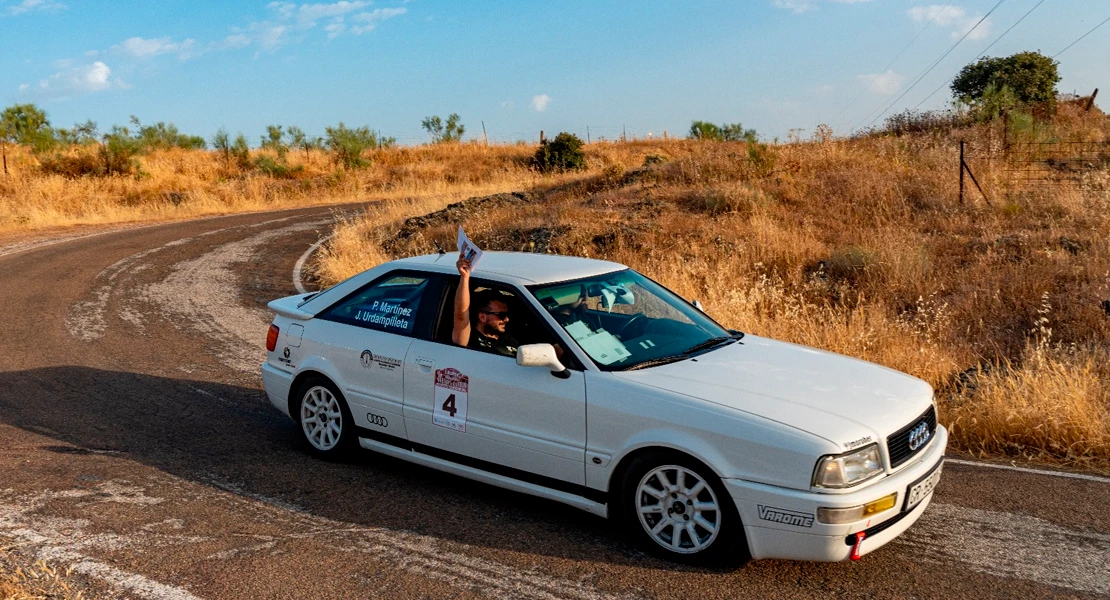 Los abuelos de 4 ruedas hacen historia en el I Rallye de Históricos de Fuente de Cantos