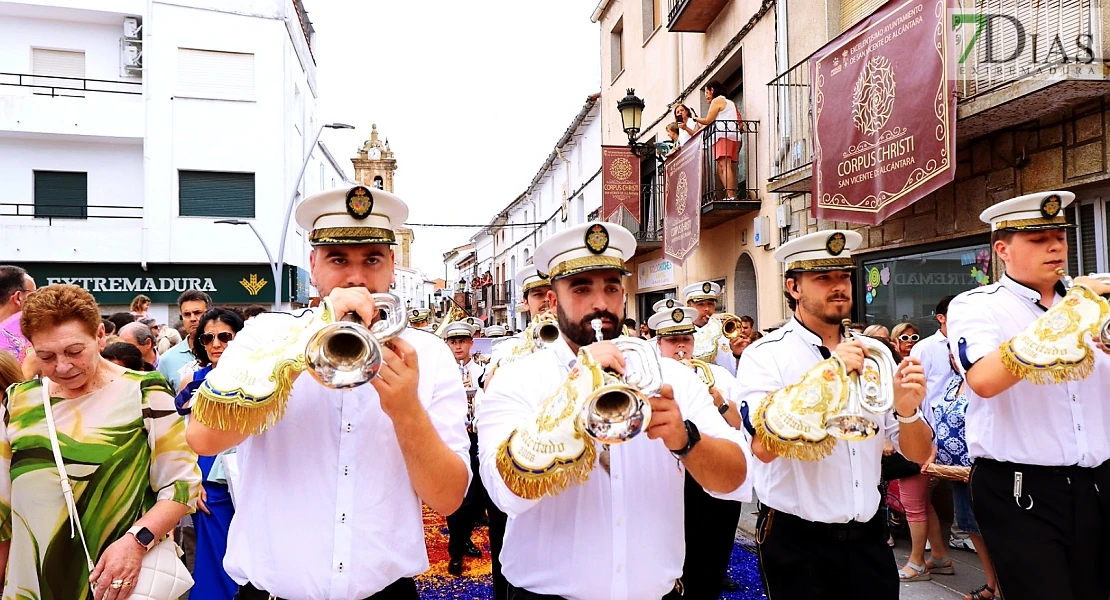 Arte efímero en San Vicente de Alcántara: el Corpus Christi llena las calles de color