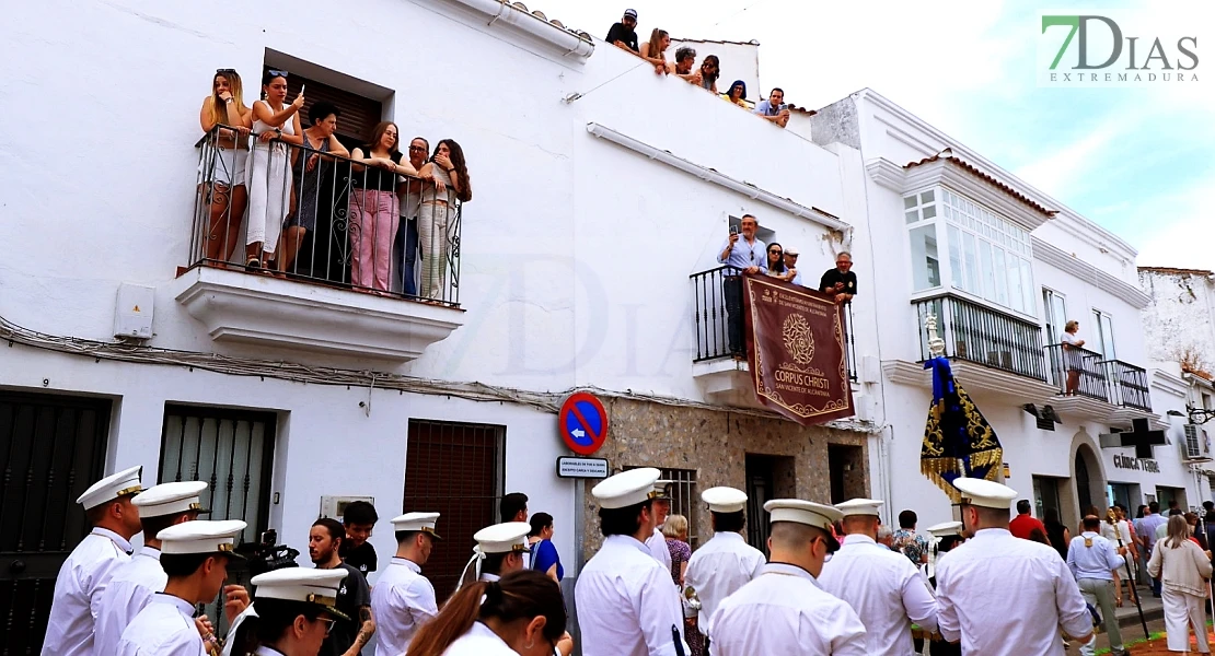 Arte efímero en San Vicente de Alcántara: el Corpus Christi llena las calles de color